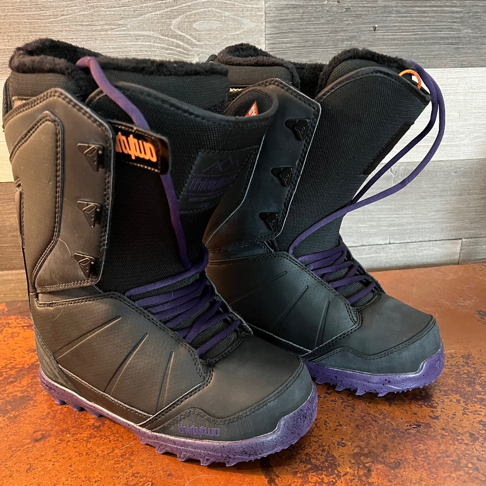 Womens thirty two snowboard boots! Size 8.5